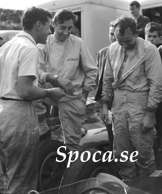 Från vänster 


stallkamraterna Gary Hocking, Roy Salvadori och John Surtees